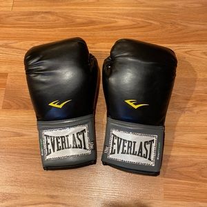 New Everlast Black Bling Pro Style Women’s Boxing Gloves!